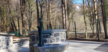 Mirna, grajski vodnjak, foto Lapego (8)